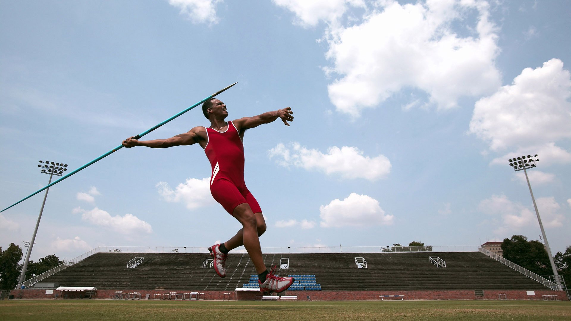 从慕尼黑到巴塞罗那，莱万破纪录之夜与德国足球的战术复辟